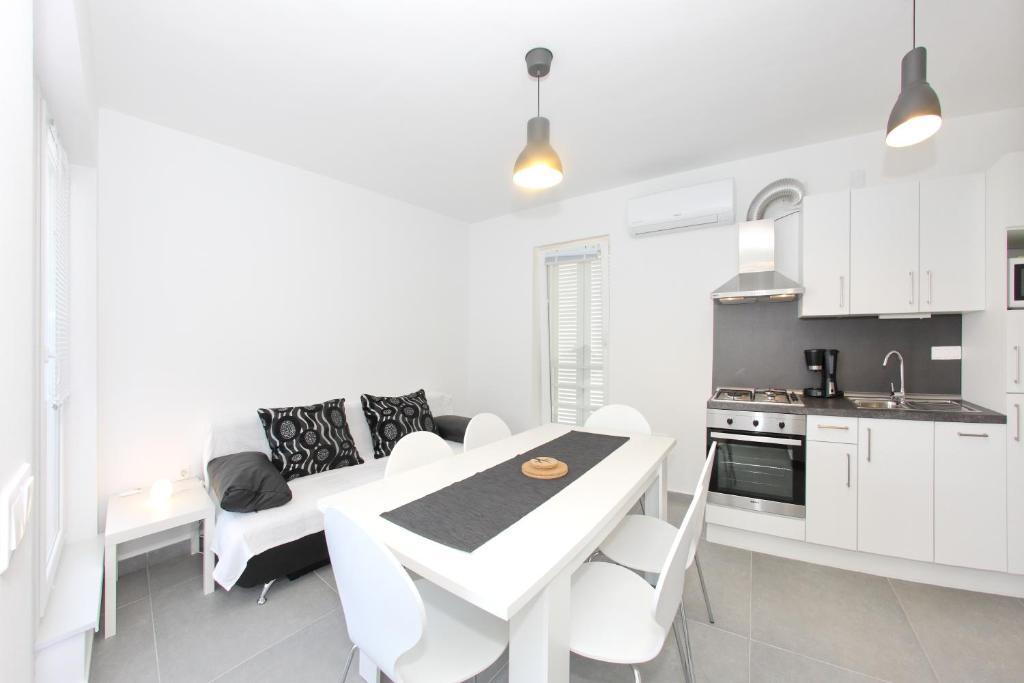 Moli Apartment *