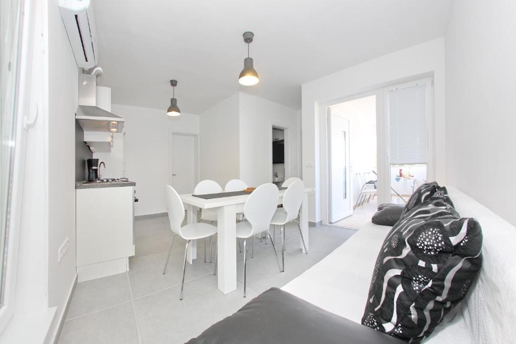 Apartment Moli Bibinje