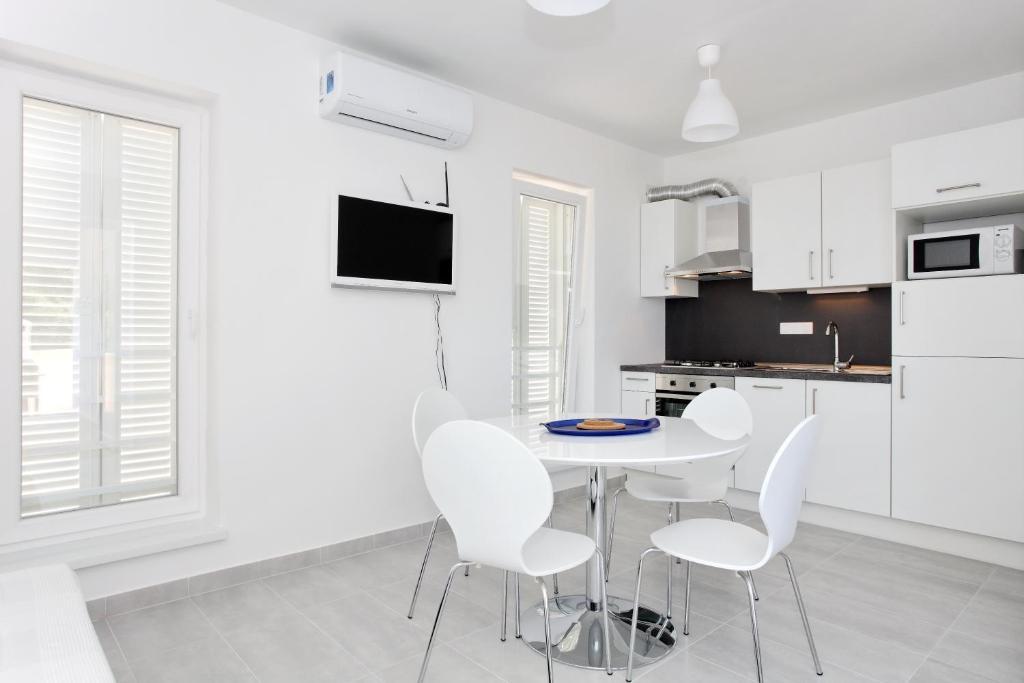 Apartment Moli *
