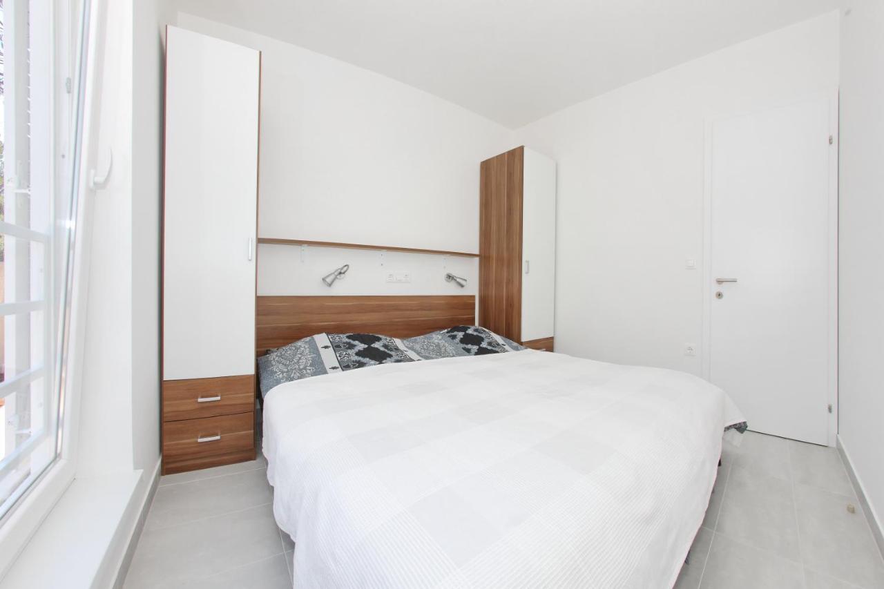 Moli Apartment